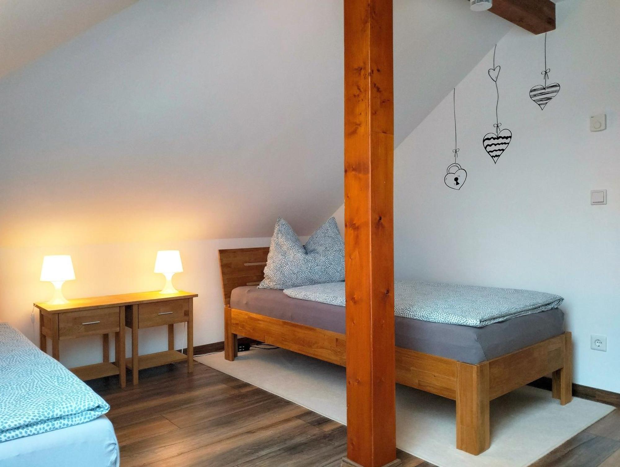 Ferienwohnung Am Waldesrand - Garten, Terrasse, Grill, Luftkuehler, Massagesessel, Kinderspielecke, Spielekonsole Chociebuż Zewnętrze zdjęcie