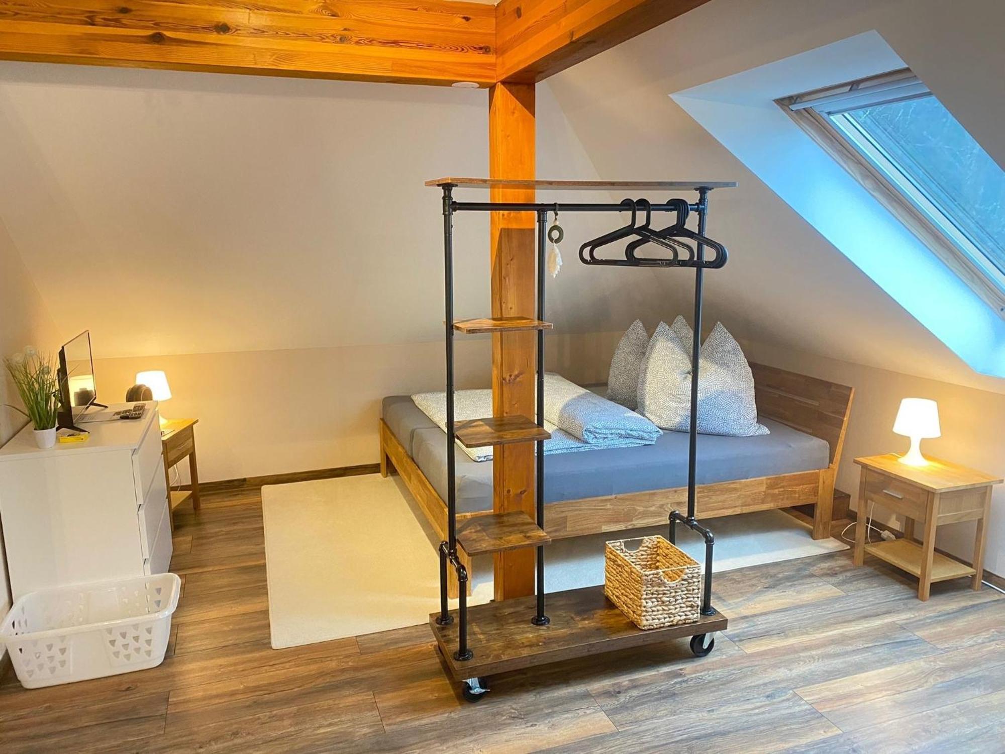 Ferienwohnung Am Waldesrand - Garten, Terrasse, Grill, Luftkuehler, Massagesessel, Kinderspielecke, Spielekonsole Chociebuż Zewnętrze zdjęcie